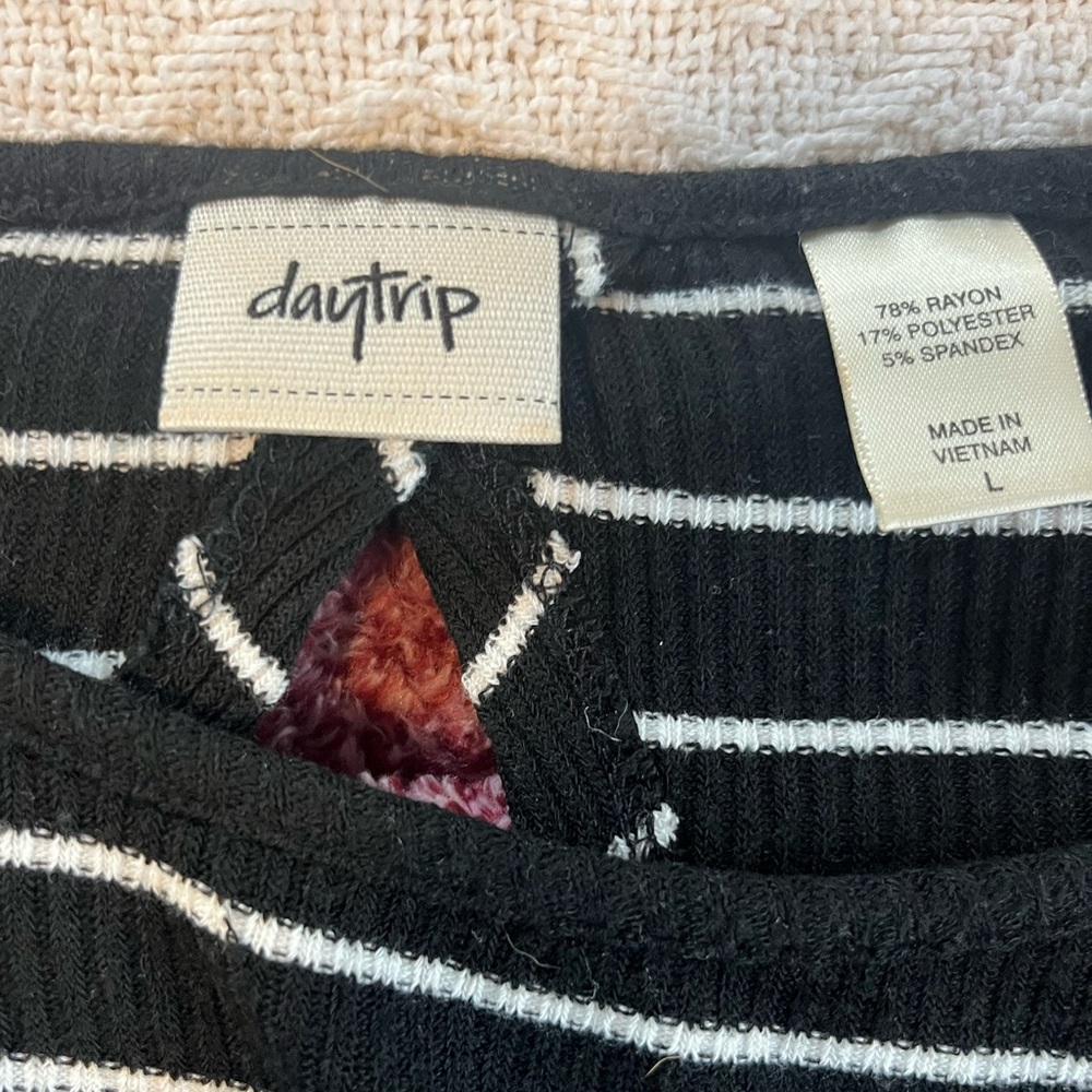 Daytrip Black and White Striped Long Sleeve Top - Picture 5 of 5